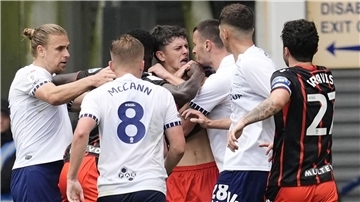 Im Derby zwischen Preston und Blackburn wurde es hitzig.