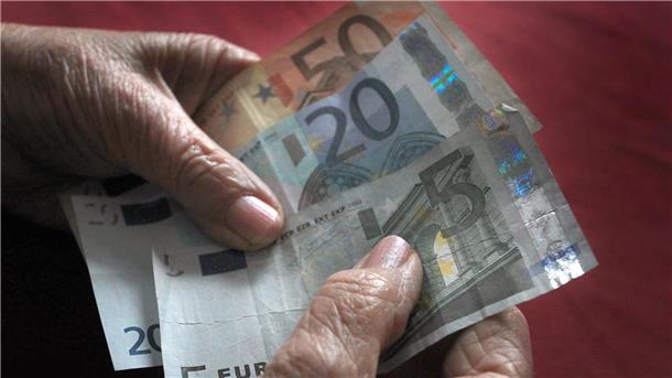 Mehr Menschen erhalten staatliche Grundsicherung Im Dezember 2022 erhielten Grundsicherung im Alter 55,4 Prozent der insgesamt knapp 1,2 Millionen Empfängerinnen und Empfänger.