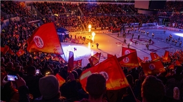 Im Düsseldorfer PSD Bank Dome, der Heimspielstätte des DEL-Clubs Düsseldorfer EG, werden die Halbfinals sowie das Finale ausgetragen.
