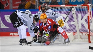 Im ersten Duell in dieser Saison hatten die Fischtown Pinguins um Ross Mauermann große Probleme gegen Köln und blieben ohne eigenen Treffer.