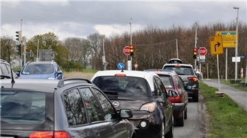 Im ersten Schritt wollen die Straßenbauer die Abbiegespuren auf der Atenser Allee verbreitern und verlängern.