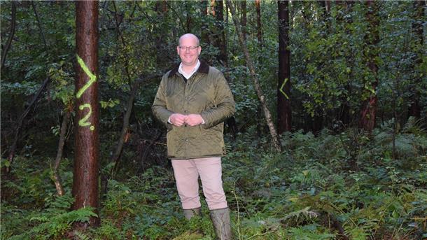 Im familieneigenen Wald bei Rhadereistedt schöpft Marco Mohrmann  Kraft: „Der Kontrast zum ansonsten schnell getakteten Leben wirkt beruhigend."  