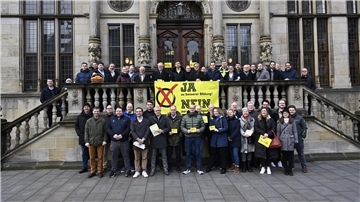 Im Februar demonstrierte die Handelskammer vor der Bürgerschaft für bessere Bildung und gegen die Ausbildungsabgabe. Foto: Karsten Klama