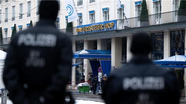 Im Februar hatten es russische Hacktivisten unter anderem auf die Website des Hotels Bayerischer Hof abgesehen, in dem die Münchner Sicherheitskonferenz stattfand. (Archivfoto)