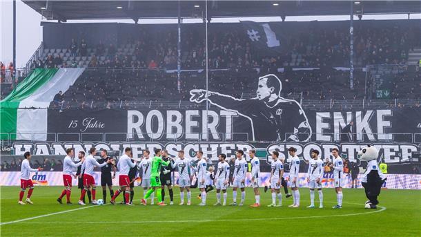 Tabellenführer Hannover verliert klar in Elversberg Im Gedenken an Robert Enke: Fans von Hannover 96 erinnern an seinem 15. Todestag an den früheren Nationaltorwart.