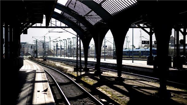 Konzertreihe an Bahnhöfen startet heute in Oldenburg Im Hauptbahnhof Oldenburg ertönt heute „Das Lied von der Erde“ des österreichischen Komponisten Gustav Mahler.