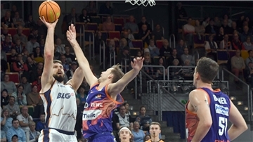 Im Hinspiel unterlagen die Eisbären mit Hendrik Drescher (links) dem Topteam Phoenix Hagen.