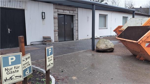 Im Inneren der ehemaligen Gaststätte Saal Wiesengrund in Drangstedt wurde viel gearbeitet. Gleich ist Eröffnung.