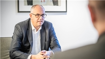 Im Interview stellte Regierungschef Andreas Bovenschulte (SPD) klar, dass das Land kräftig in die Häfen investieren will.