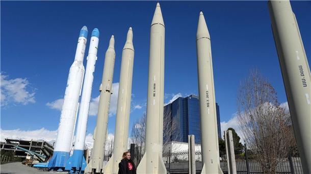Im Iran produzierte Raketen und Satellitenträger.