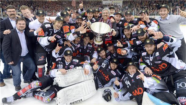 „4 gewinnt“: Darum werden die Fischtown Pinguins Meister Im Jahr 2014 feierten die Pinguins die Meisterschaft in der DEL2.