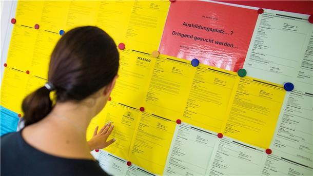 Jugenderwerbslosigkeit in Deutschland klar unter EU-Schnitt Im Jahr 2022 lag die Erwerbslosenquote der 15- bis 24-Jährigen in Deutschland bei 6,0 Prozent.