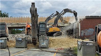 Im Juli 2024 wurde die östliche A 27-Brücke über die Bundesstraße abgerissen. Mittlerweile ist der Neubau fertig, weshalb ab Freitag die westliche Brücke folgt.