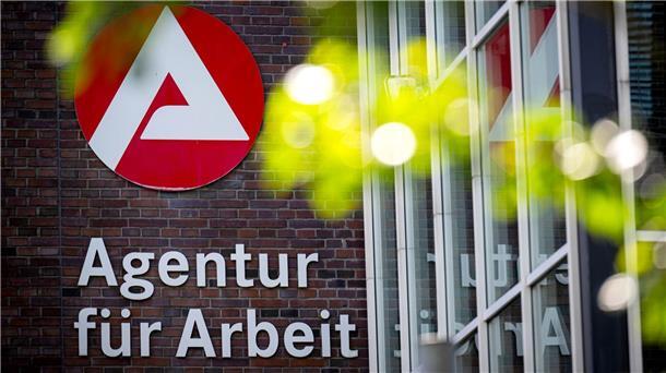 Zahl der Arbeitslosen in Niedersachsen leicht gestiegen Im Juli ist die Zahl der Arbeitslosen im Vergleich zum Vormonat, wie saisonal üblich, leicht angewachsen.