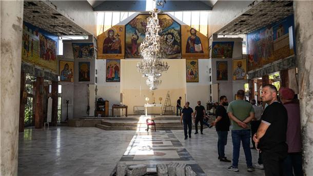 Keine Erkundungsreisen für Syrer - Bamf prüft Widerruf Im Juni wurde ein Selbstmordanschlag auf eine Kirche in Syrien verübt. (Archivfoto)