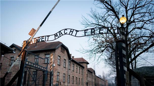 Als die Täter von Auschwitz in Frankfurt vor Gericht kamen Im Konzentrations- und Vernichtungslager Auschwitz ermordeten die Nationalsozialisten mindestens 1,1 Millionen Menschen, meist Jüdinnen und Juden.