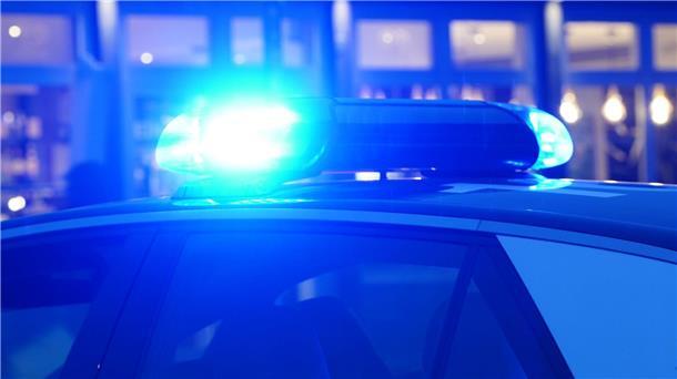 Autofahrer flüchtet mit Tempo 200 vor der Polizei Im Landkreis Wesermarsch flüchtete ein Autofahrer mit Tempo 200 vor der Polizei. (Symbolbild)