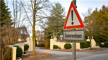 Im Langener Lindenhof-Heim an der Ziegeleistraße haben sich insgesamt 52 Bewohner und Mitarbeiter mit dem Coronavirus infiziert.