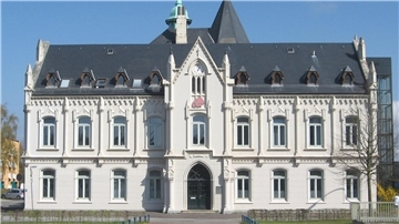 Bremerhavens digitales Gericht: Das Online-Angebot schwächelt Weiße Hausfassade im neugotischen Stil.