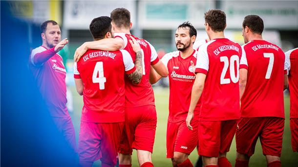 Im Lottopokal haben die Kicker des ESC Geestemünde zuletzt gegen TuSpo Surheide gewonnen. Jetzt kommt es zum Start der Bremen-Liga erneut zum Derby.