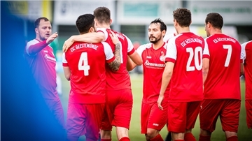 Im Lottopokal haben die Kicker des ESC Geestemünde zuletzt gegen TuSpo Surheide gewonnen. Jetzt kommt es zum Start der Bremen-Liga erneut zum Derby.