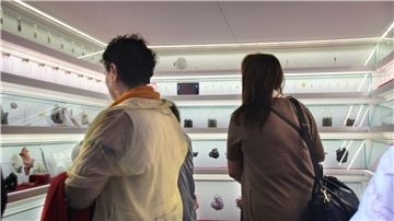 Im „Mmuseumm“ gibt es Mini-Kunstwerke und Objekte aus dem Alltag zu sehen.