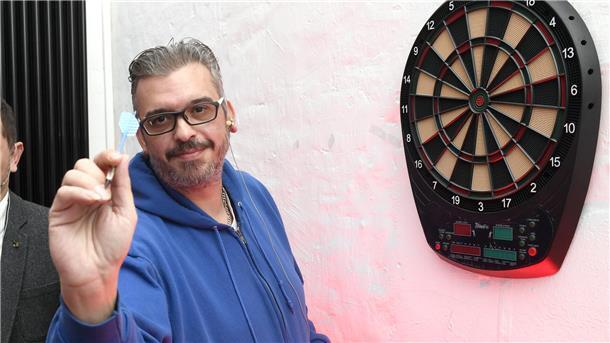 Im November 2016 war Tomas „Shorty“ Seyler bei „Leute in der Losche“ der NORDSEE-ZEITUNG zu Gast. Am Donnerstag verstarb die Darts-Legende.