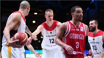 Im November 2017 spielten (von links) Maik Zirbes, Robin Benzing und Bastian Doreth noch für die deutsche Nationalmannschaft. In der nächsten Saison trifft das Trio in der ProA auf die Eisbären Bremerhaven.