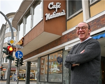 Im Obergeschoss Restaurant, unten eine Prosecco-Bar: So hat Cosimo Cascione zuletzt das traditionsreiche Café National zu neuem Leben erweckt.