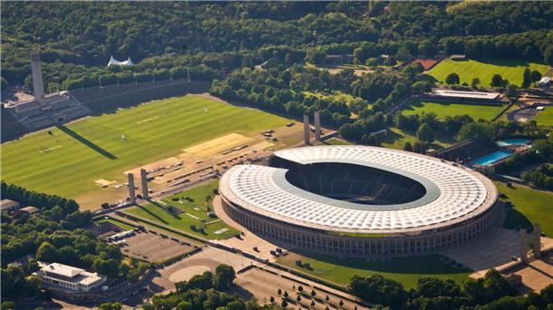 Ein Lostopf und Videobeweis: So läuft das Achtelfinale ab Im Olympiastadion findet am 23. Mai das Endspiel um den DFB-Pokal statt.