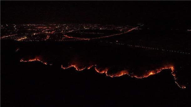 Im Osten Chinas und Norden rückten Feuerwehren unter der anhaltenden Trockenheit zu zahlreichen Waldbränden aus.   