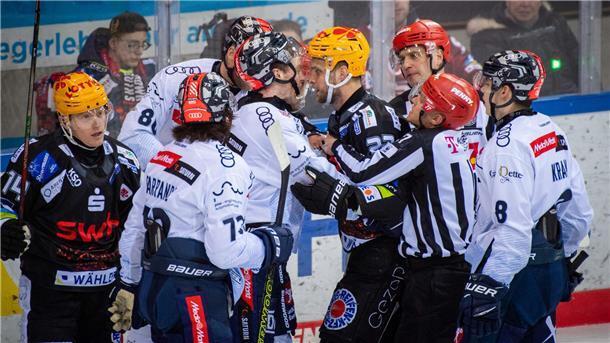 Im Playoff geht es etwas bissiger zu: Vladimir Eminger und Mathew Bodie (Mitte, links) geraten aneinander.