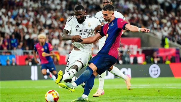 Im Pokalfinale gegen den FC Barcelona leistete sich Antonio Rüdiger (l) einen heftigen Aussetzer.
