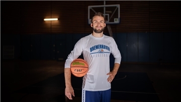 Im Porträt: Basketball-Neuzugang Hendrik Drescher bei den Eisbären Bremerhaven für die Saison 2023/24. Foto: Hartmann