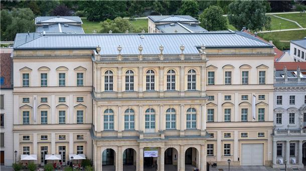 Im Potsdamer Museum Barberini  haben Klimaaktivsten ein Gemälde von Claude Monet attackiert.