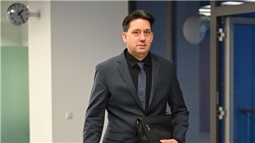 Im Prozess von Ex-Schiedsrichter Manuel Gräfe gegen den DFB ist das Urteil des Oberlandesgerichts Frankfurt verschoben worden. 