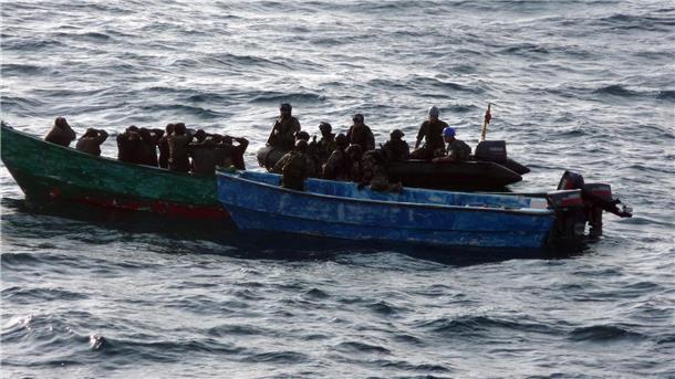 Im Rahmen der EU-Mission „Atalanta“ hat die französische Marine 2009 vor der ostafrikanischen Küste elf mutmaßliche Piraten gefangen genommen.
