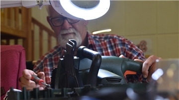 Im Repaircafé in Nordenham werden alte Geräte wieder flott gemacht.