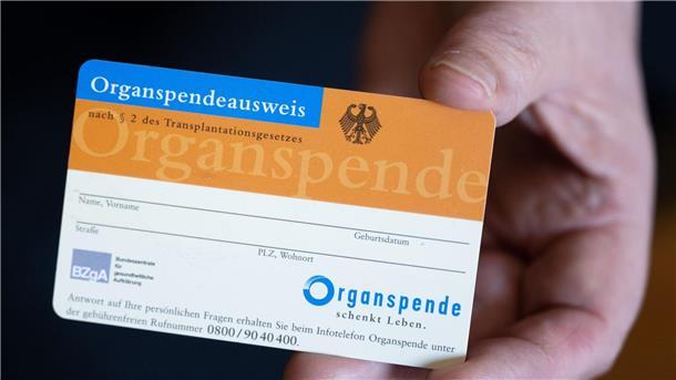 Kliniken und Patientenverband für neuen Organspende-Vorstoß Im Ringen um mehr lebensrettende Organspenden kommt ein neuer Anlauf für Änderungen der Spenderegeln in Gang.