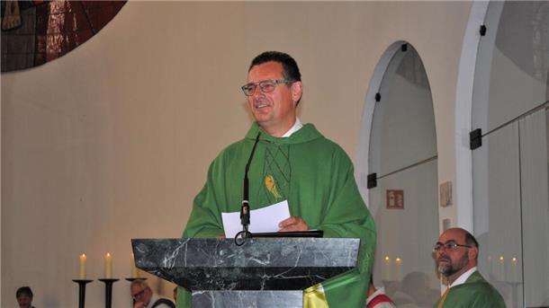 Im September 2021 wurde Pastor Wolfgang Schmitz mit einem feierlichen Gottesdienst in sein Amt in Brake eingeführt. Inzwischen ist er beurlaubt.