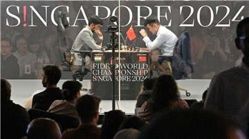 Im siebten Spiel der Schach-WM in Singapur hat es keinen Sieger gegeben.