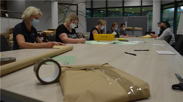 Im Sitzungssaal des Langener Rathauses wurden am Mittwoch die Briefwahlstimmen neu ausgezählt.