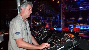 Im Sommer 2013 legte DJ Jan Steinwart bereits mehr als 30 Jahre in der Disco Pam Pam in Hagen auf. Mittlerweile sind es bereits über 40 Jahre. 