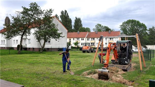 Bleistaub: Glencore zieht Reinigungsmaschine aus Friedrich-August-Hütte ab Im Sommer 2021 hat die Stadt auf den Spielplätzen im Stadtteil Friedrich-August-Hütte den Sand austauschen lassen. Unser Bild zeigt einen Spielplatz in der Nähe der Pauluskirche. Dort war die Bleibelastung besonders hoch. In dem Stadtteil wurden Werte gemessen, die bis um das 44-Fache über dem Grenzwert lagen. Doch inzwischen hat sich die Situation wieder deutlich entspannt.