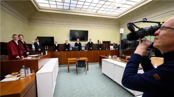 Im Spionage-Prozess vor dem Berliner Kammergericht gegen den früheren BND-Mitarbeiter Carsten L. und seinen mutmaßlichen Komplizen, Arthur E., steht das Urteil noch aus. Die Bundesanwaltschaft wirft ihnen Landesverrat vor. (Archivfoto)