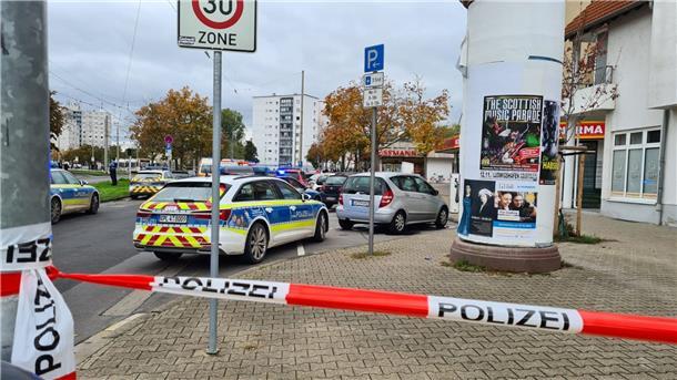 Zwei Tote bei Messerangriff in Ludwigshafen - Täter gefasst Im Stadteil Oggersheim sind zwei Menschen getötet und ein weiterer schwer verletzt worden.