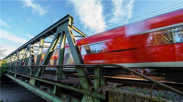 49-Euro-Ticket in Sicht Im Streit zwischen Bund und Ländern um mehr Geld für den Nahverkehr zeichnet sich weiter keine Einigung ab.