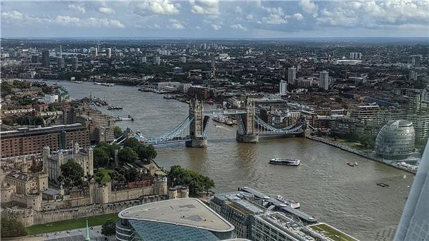 Zwei Jugendliche im Südosten Londons erstochen Im Südosten Londons wurden zwei Jugendliche erstochen.