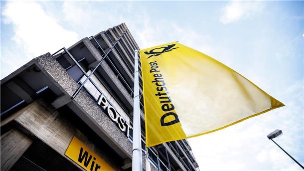 Im Tarifkonflikt mit Verdi bringt die Deutsche Post die Fremdvergabe von Aufträgen ins Spiel.