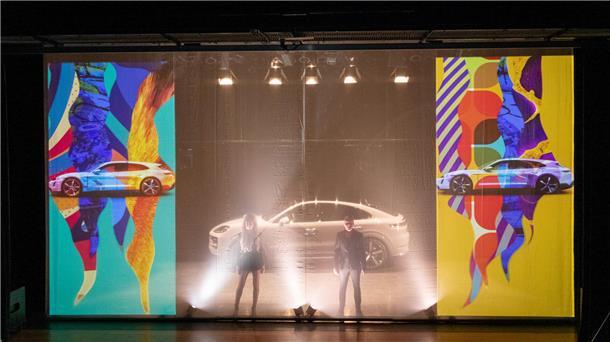 Mit Bildern: Klimakleber verschonen die Porsche-Party in Bremerhaven Bühnenbild